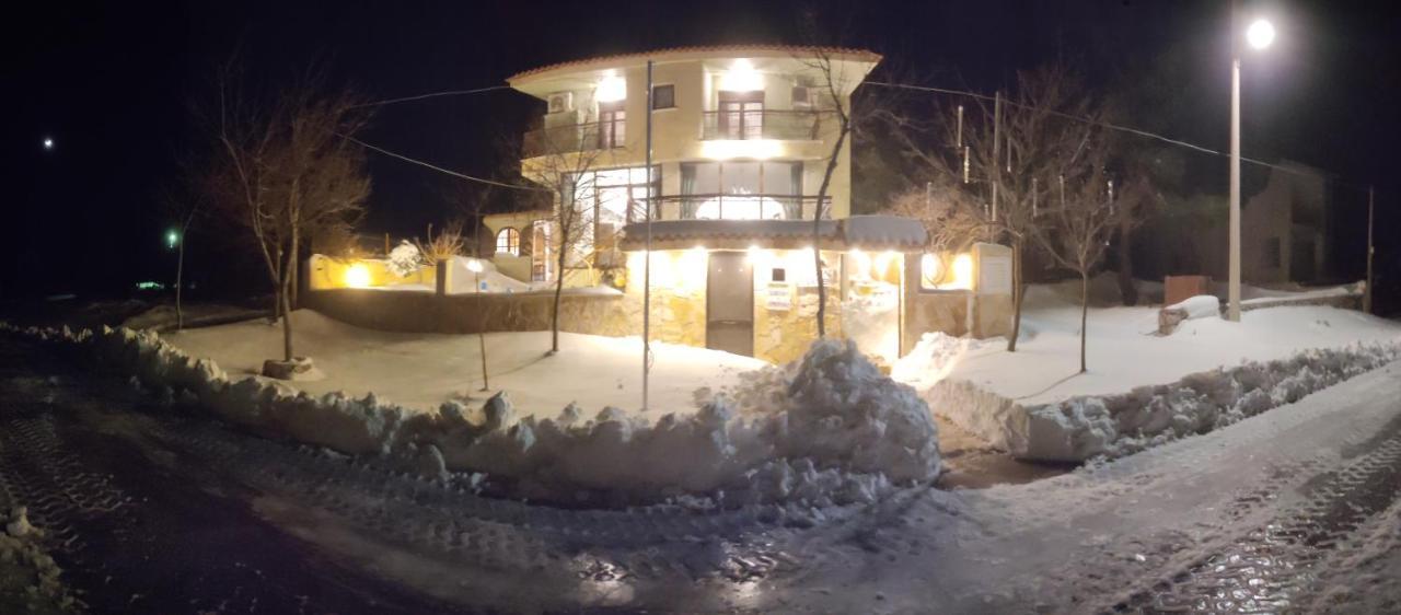 Hotel Xenonas Κithαiron Vília Exterior foto