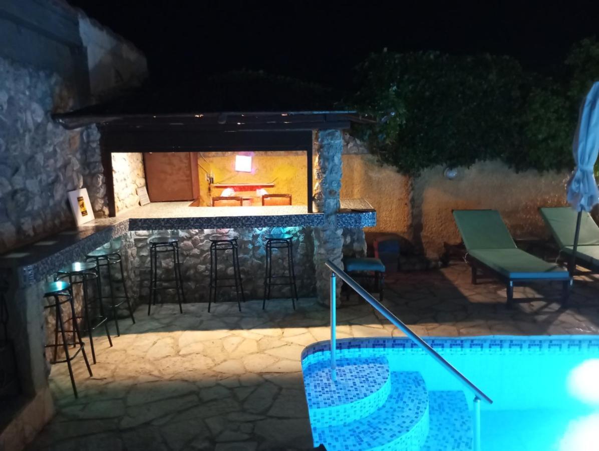 Hotel Xenonas Κithαiron Vília Exterior foto