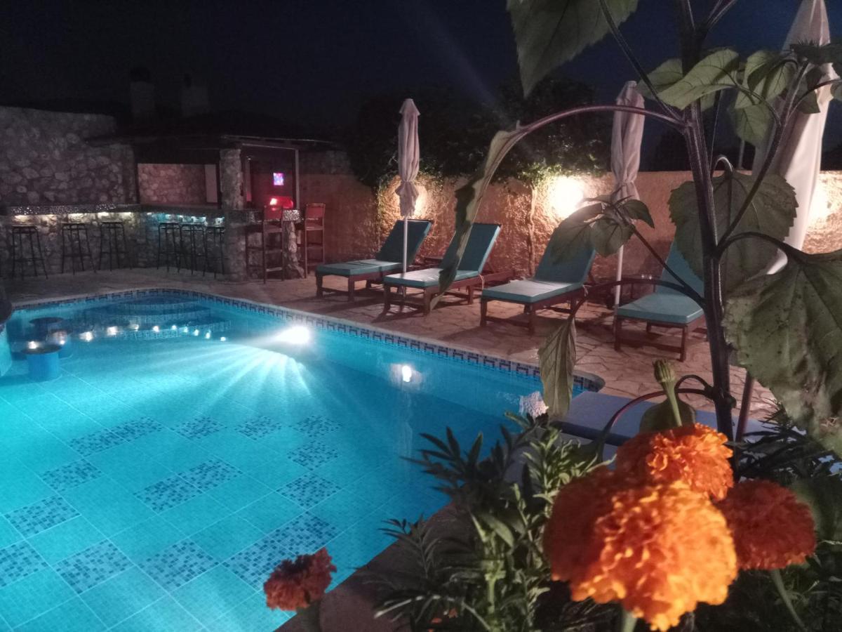 Hotel Xenonas Κithαiron Vília Exterior foto