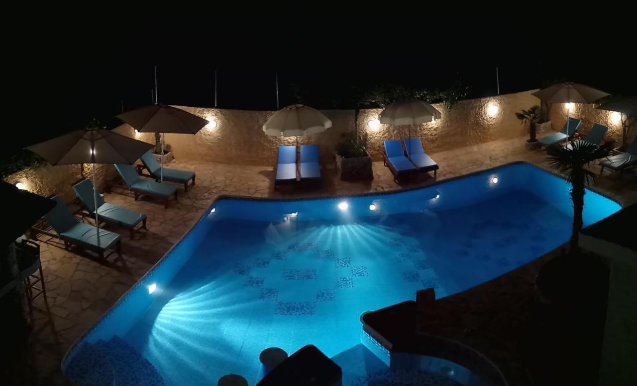 Hotel Xenonas Κithαiron Vília Exterior foto